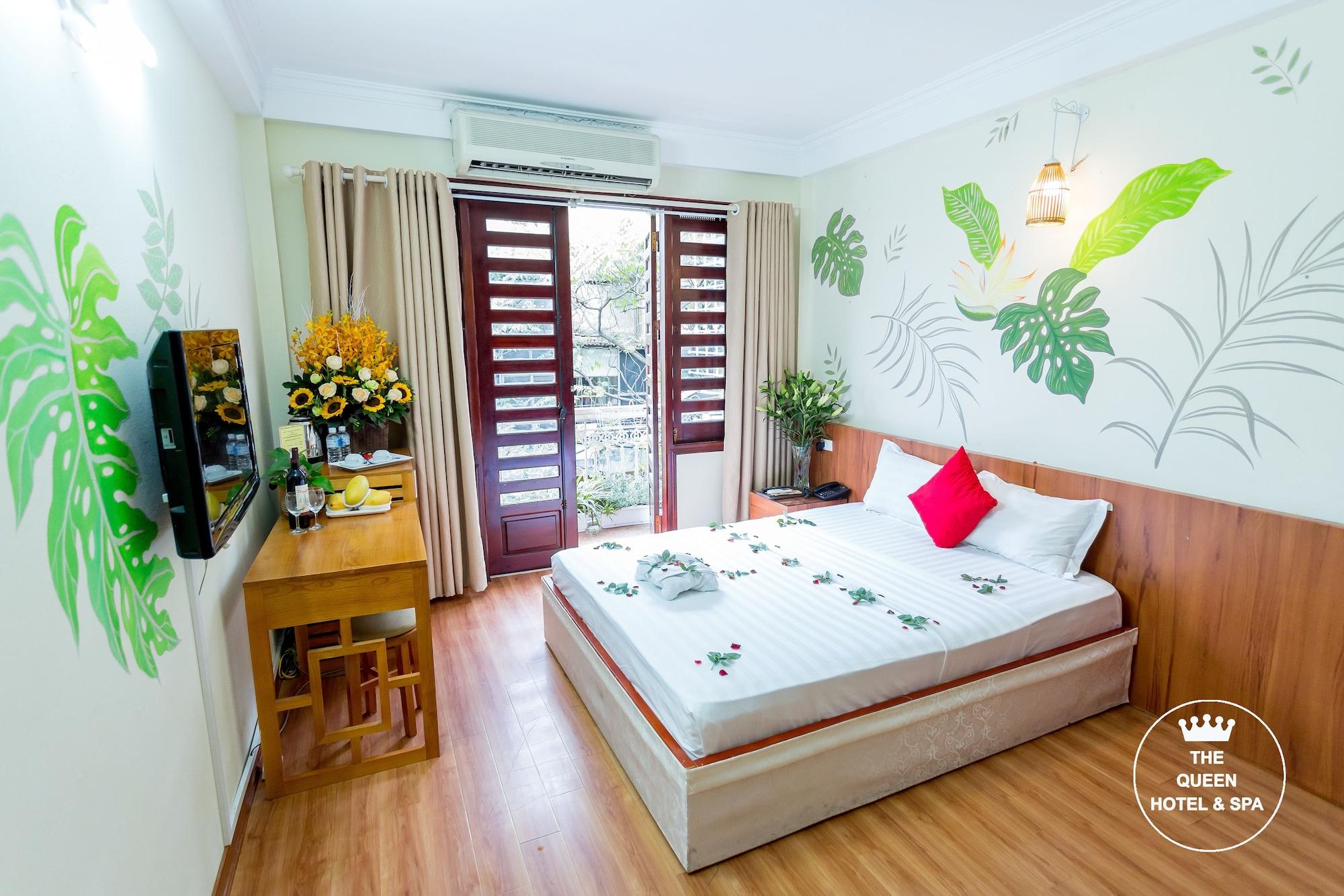 The Queen & 3* Hà Nội